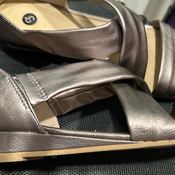 Bronze colored sandals - Picture 4 of 9